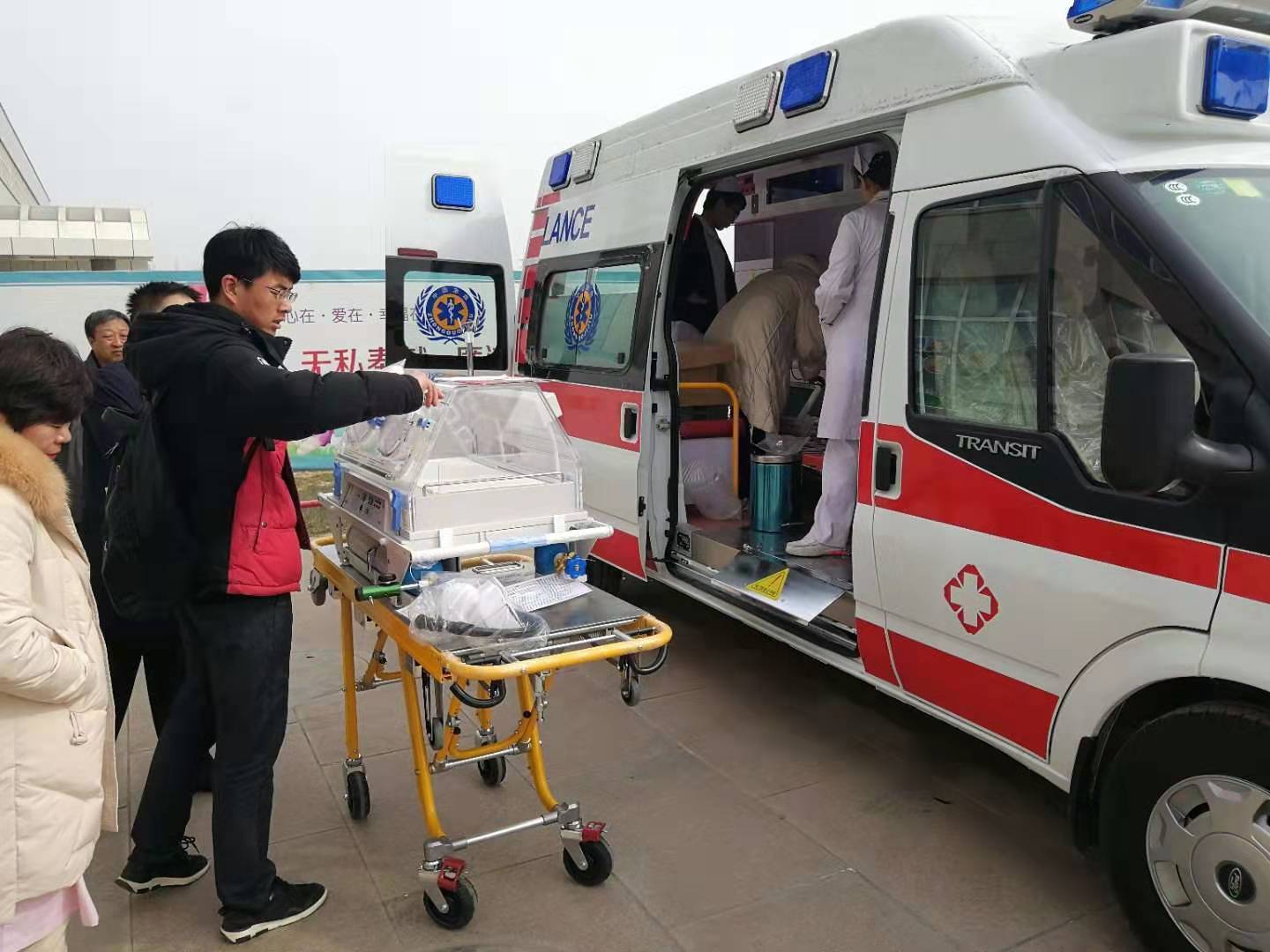 囊谦县救护车转院