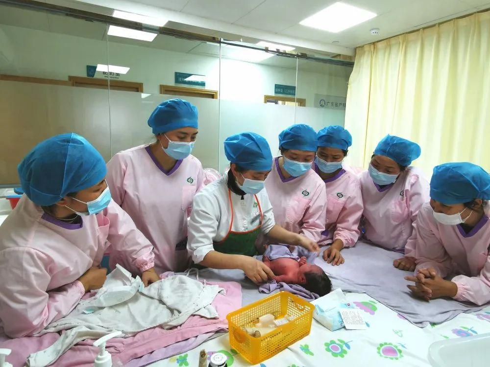 囊谦县妇婴监护型护送